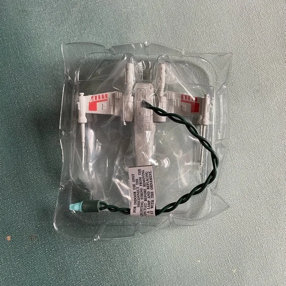 Hallmark Vintage Star Wars X-Wing Starfighter Ornament with Lights NIB